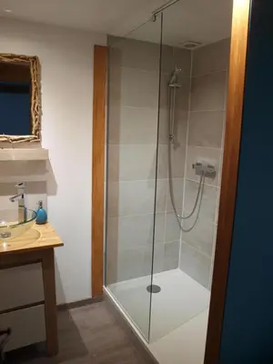 Salle de bains dans l'établissement Grand gîte Gastes