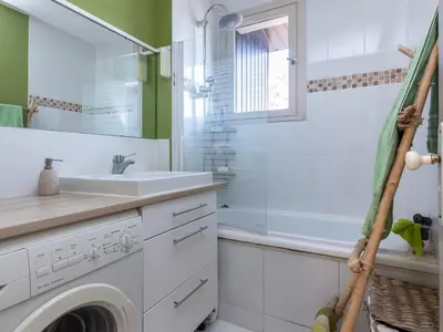 Salle de bains dans l'établissement Appartement lumineux proche plage, marché et océan, Seignosse - FR-1-239-448