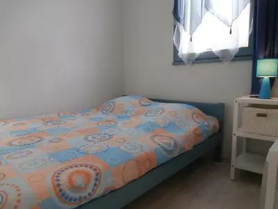 Un ou plusieurs lits dans un hébergement de l'établissement Appartement Rénové avec Balcon, Proche Plage et Marché – 4 Pers, Calme & Confort à Seignosse - FR-1-239-460