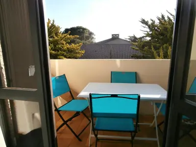 Balcon ou terrasse dans l'établissement Appartement Rénové avec Balcon, Proche Plage et Marché – 4 Pers, Calme & Confort à Seignosse - FR-1-239-460
