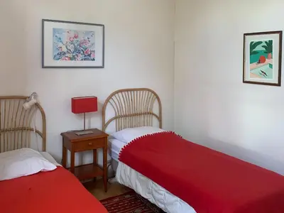 Un ou plusieurs lits dans un hébergement de l'établissement Villa 3 ch, proche lac et océan, au calme, animaux admis - FR-1-319-371