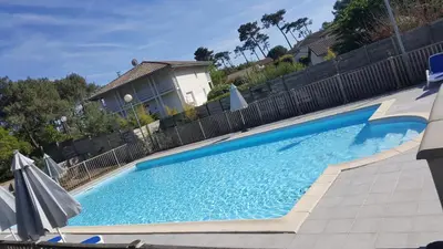 Piscine de l'établissement Appartement à deux pas de l ocean ou située à proximité
