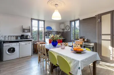 Cuisine ou kitchenette dans l'établissement Le Grand Yote