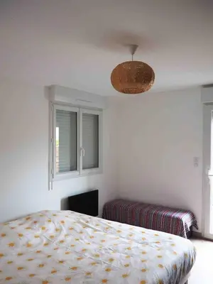 Un ou plusieurs lits dans un hébergement de l'établissement Maison à deux pas de l'océan