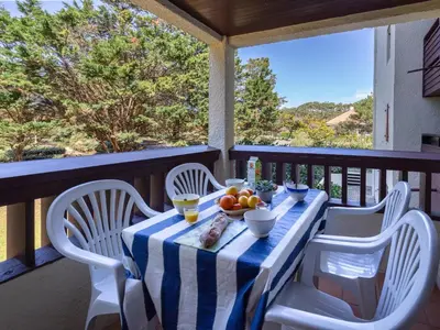 Balcon ou terrasse dans l'établissement Appartement rénové près des plages et du marché, 2 chambres, terrasse, parking, WIFI inclus - FR-1-239-463
