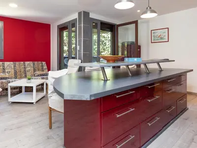 Plan de l'établissement Appartement rénové près des plages et du marché, 2 chambres, terrasse, parking, WIFI inclus - FR-1-239-463