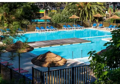 Piscine de l'établissement Hoya Surf Camp ou située à proximité
