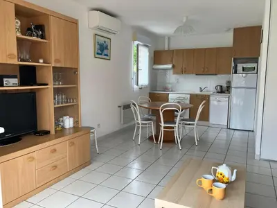 Cuisine ou kitchenette dans l'établissement Terraced holiday home in Moliets