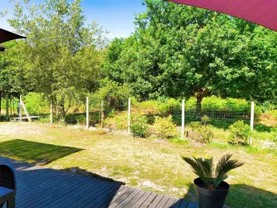 Jardin de l'établissement EntreLac&Océan2 - Chambre d'hôtes-Entrée et Terrasse privée - cyclotouristes et motards bienvenus