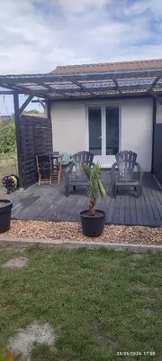 Jardin de l'établissement EntreLac&Océan2 - Chambre d'hôtes-Entrée et Terrasse privée - cyclotouristes et motards bienvenus