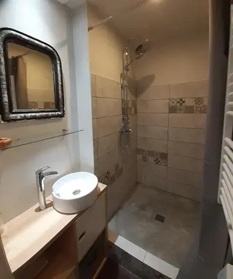 Salle de bains dans l'établissement Duplex à Samadet