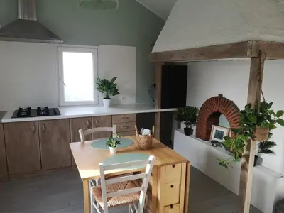 Cuisine ou kitchenette dans l'établissement La Guirosse