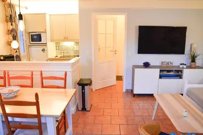 Cuisine ou kitchenette dans l'établissement Cottage 40 **** Beach Golf Surf à pieds