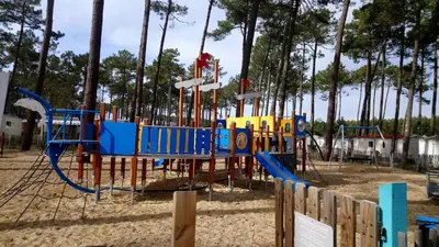 Aire de jeux pour enfants de l'établissement Mobilhome Côte Landaise Les Dunes de Contis 4
