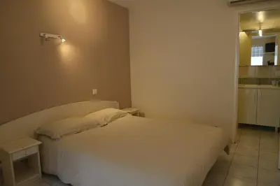 Un ou plusieurs lits dans un hébergement de l'établissement Hôtel Des Arceaux