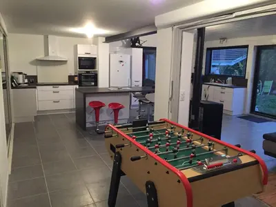 Cuisine ou kitchenette dans l'établissement Maison spacieuse tout confort 10 personnes