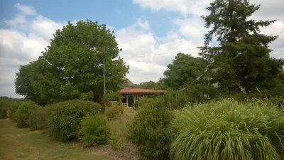Jardin de l'établissement Maison spacieuse tout confort 10 personnes