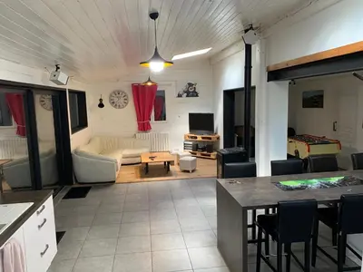 Coin salon dans l'établissement Maison spacieuse tout confort 10 personnes