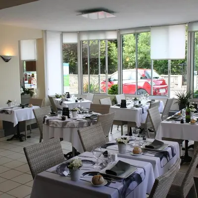 Restaurant ou autre lieu de restauration dans l'établissement LES TERRASSES DE BORDA***