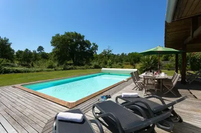 Piscine de l'établissement Madame Vacances Villas La Prade ou située à proximité