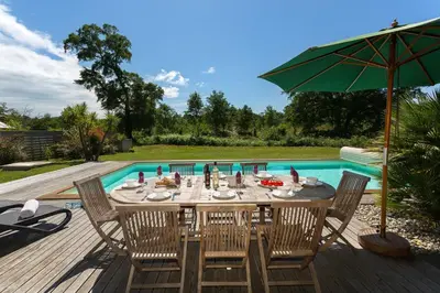 Piscine de l'établissement Madame Vacances Villas La Prade ou située à proximité