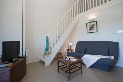 Télévision ou salle de divertissement dans l'établissement Madame Vacances Residence Du Golf