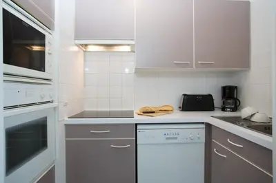 Cuisine ou kitchenette dans l'établissement Madame Vacances Residence Du Golf