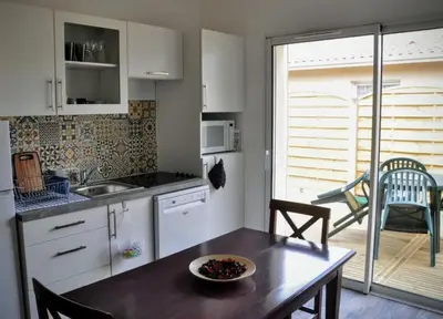 Cuisine ou kitchenette dans l'établissement La Hume Vacances