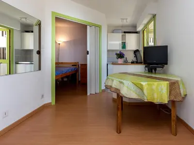 Télévision ou salle de divertissement dans l'établissement Appartement cosy avec grande terrasse sud à Seignosse Le Penon - FR-1-239-469