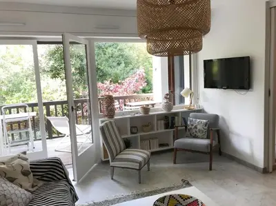 Télévision ou salle de divertissement dans l'établissement Appartement calme et familial au Centre d'Hossegor