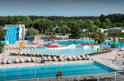 Piscine de l'établissement Bungalow charmant Gastes piscine privée ou située à proximité