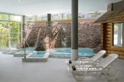 Piscine de l'établissement Best Western Hotel Sourcéo ou située à proximité