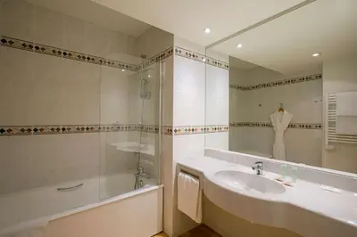Salle de bains dans l'établissement Best Western Hotel Sourcéo