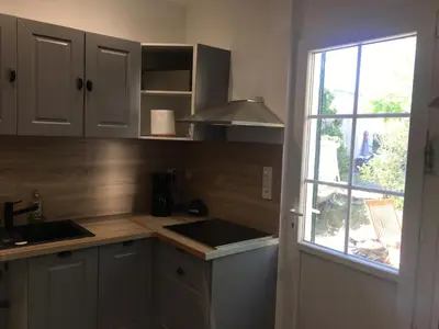 Cuisine ou kitchenette dans l'établissement Maison Sanouva