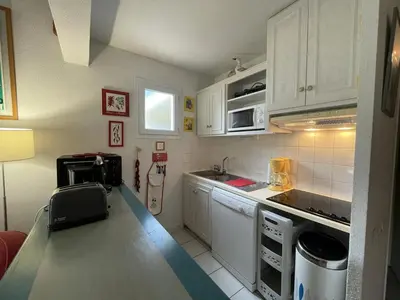 Cuisine ou kitchenette dans l'établissement T2 Mezzanine pour 4 pers. avec Piscine à Soustons - FR-1-379-110