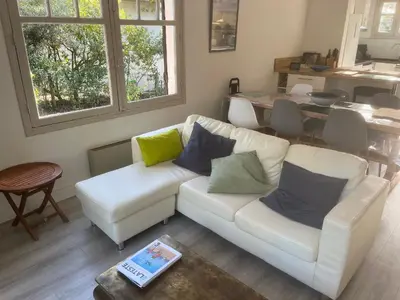 Coin salon dans l'établissement Maison landaise avec jardin au cœur des Abatilles, proche golf et plages - Arcachon - FR-1-319-383