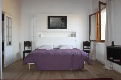 Un ou plusieurs lits dans un hébergement de l'établissement Villa au milieu des pins / bord du lac
