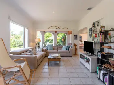 Télévision ou salle de divertissement dans l'établissement Holiday Home Ile de France by Interhome