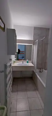 Salle de bains dans l'établissement Appartement Moliets plage, avec piscine