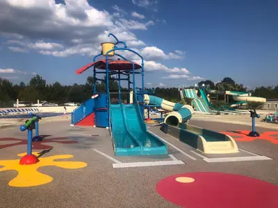 Aire de jeux pour enfants de l'établissement MH 3CH à l'océan Landais chez Claiclé