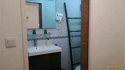 Salle de bains dans l'établissement Le Clos des Palombes WIFI CLIMATISATION