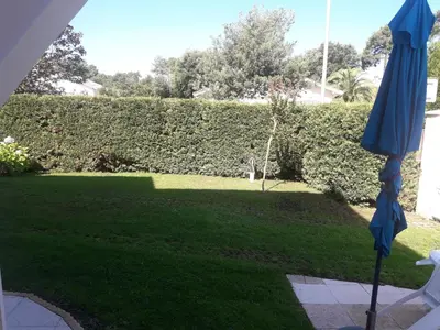 Jardin de l'établissement CHEZ MARTINE Appt climatisé 2 Chambres