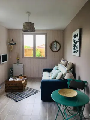 Télévision ou salle de divertissement dans l'établissement PETIT STUDIO de L'ERMITAGE