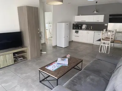 Cuisine ou kitchenette dans l'établissement Maison climatisée 47 m2 Biscarrosse proche lac et océan