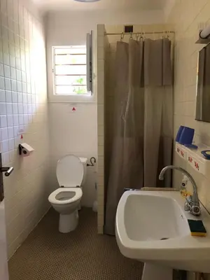 Salle de bains dans l'établissement appartement à Capbreton en lisière de la forêt