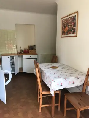 Cuisine ou kitchenette dans l'établissement Au calme près de la forêt à 2 kms des plages