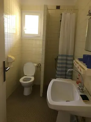 Salle de bains dans l'établissement Au calme près de la forêt à 2 kms des plages