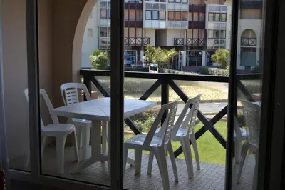Balcon ou terrasse dans l'établissement Appartement à 50m de la plage