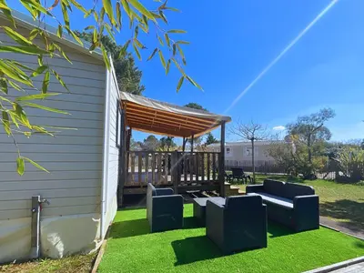Jardin de l'établissement Le Ti Buch Mobilhome en Camping 4 étoiles avec Terrasse Plancha et Climatisation