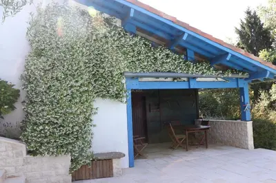 Jardin de l'établissement Chambre d'Hôtes au Sargaillon